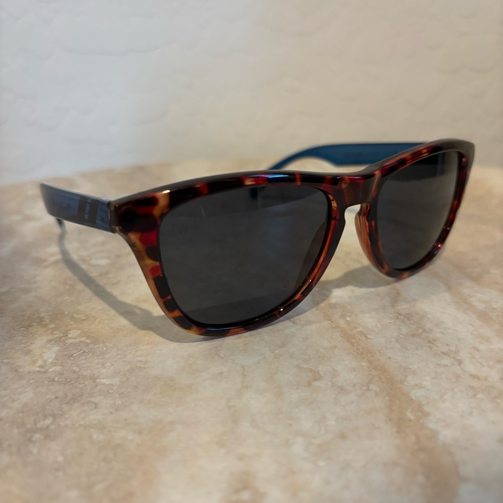 Blenders Oak Island rounded square plastic sunglasses